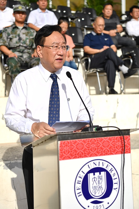 5校长康乐发表讲话