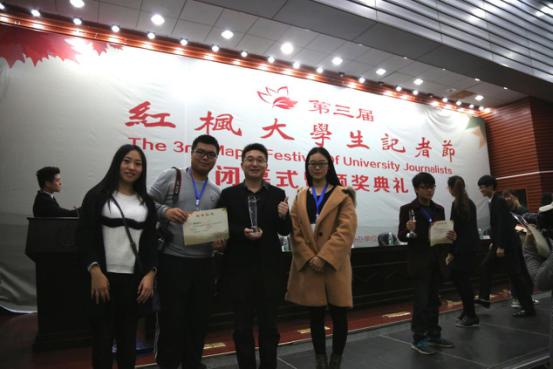 图为我校获奖师生合影