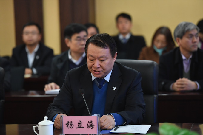 校党委常委杨立海主持签约仪式