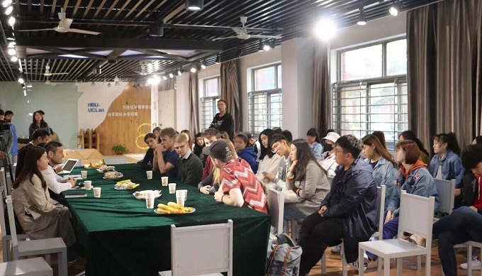 图五：与河北大学中央兰开夏传媒与创意学院师生交流座谈